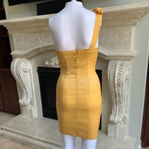 Dress - Picture 2 of 3